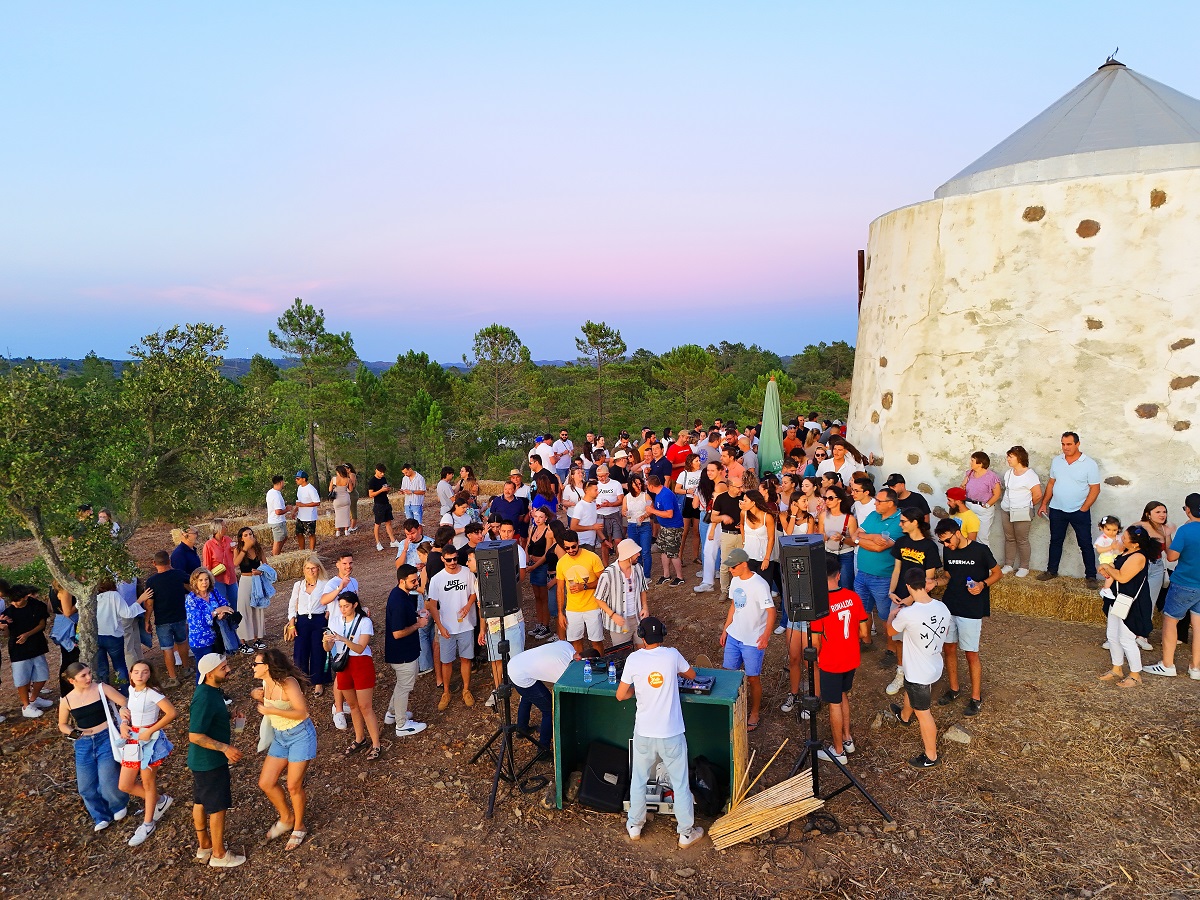 Sul Informação - Há festa ao pôr do sol no Moinho da Cortelha para celebrar a chegada do Verão
