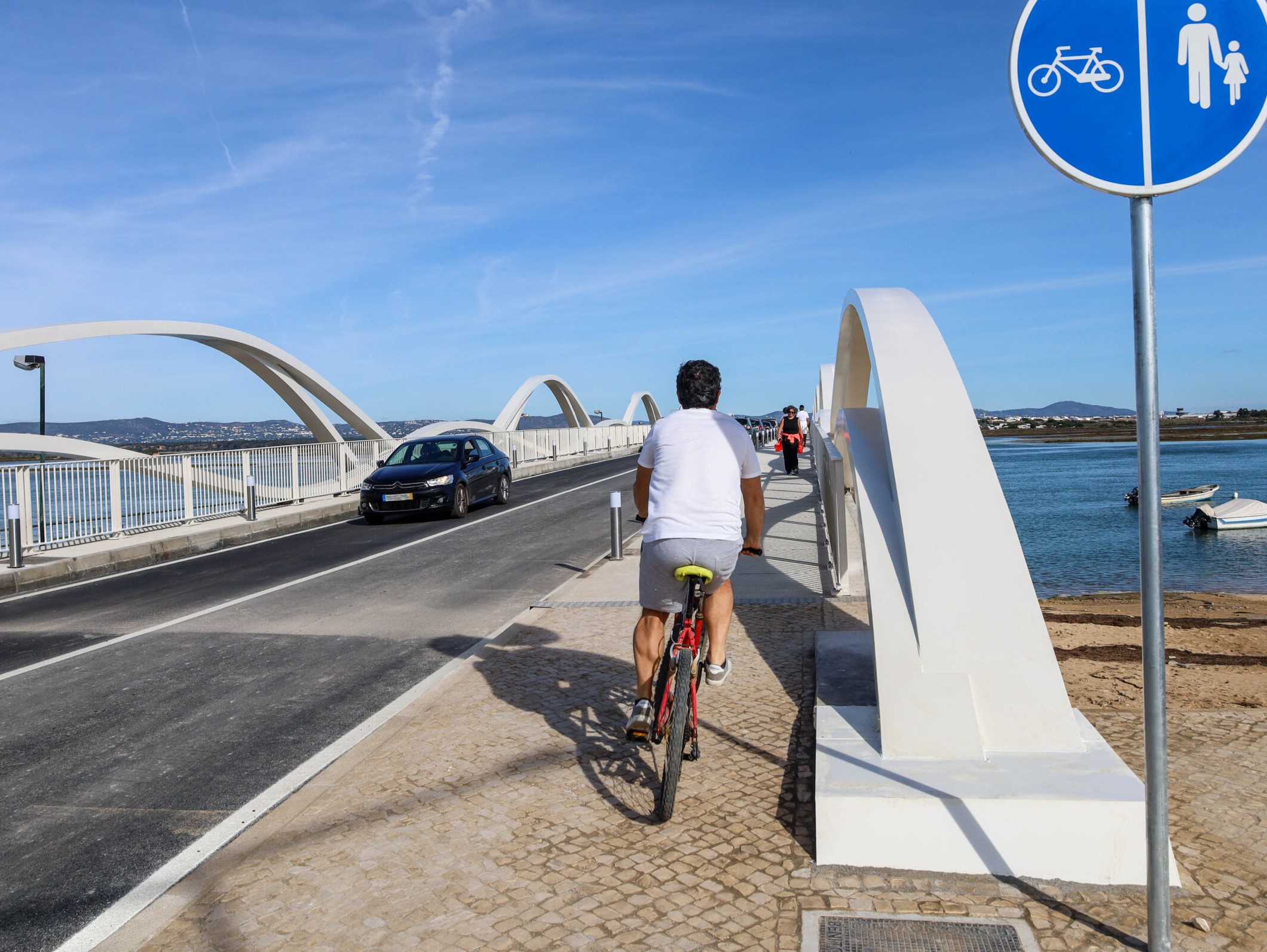 Sul Informação - Cinco meses após inauguração, Bacalhau faz balanço positivo da nova ponte da Praia de Faro