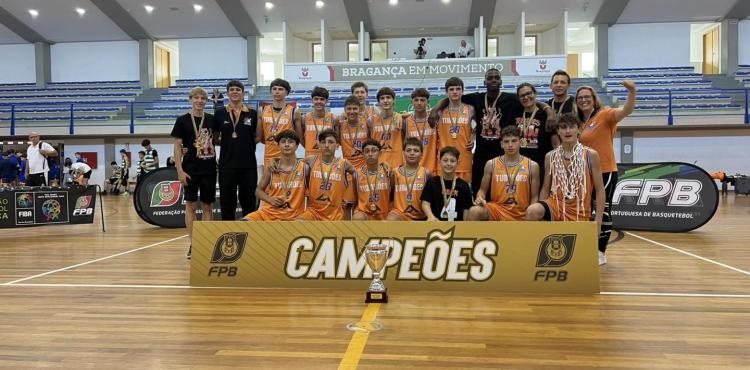 Sul Informação - Clube de Basquetebol Tubarões de Quarteira vence Campeonato Nacional