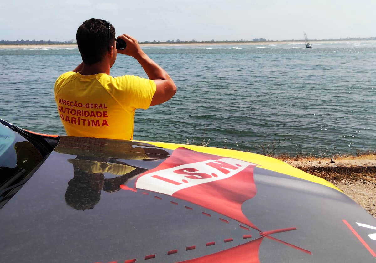 Sul Informação - Veleiro alemão encalha à entrada da barra do Guadiana