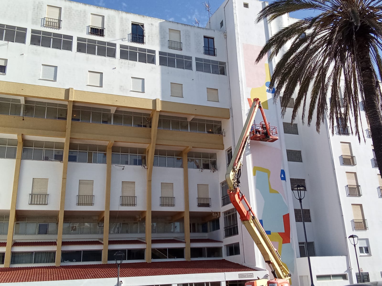 Sul Informação - Mural de BIGOD no Edifício Luztur homenageia arquiteto José Veloso