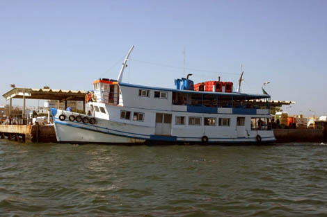 Barcos para as ilhas da Ria Formosa