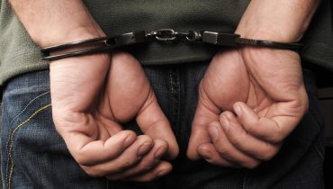 DETENÇÃO_CRIME_POLÍCIA_PRESO_ALGEMAS_1