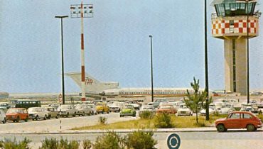 Aeroporto Faro (Postal ilustrado)|Decreto 36067|Humberto Delgado (Fonte - biclaranja.blogs.sapo.pt)|Pista em construção|Voo Inaugural (Fonte -www.airlowcost.info)