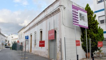 Assinatura da consignação da obra OM 9223 - Reabilitação e Ampliação do Edifício Habitacional - Rua de São Paulo Loulé - CMLoulé - Mira (5)