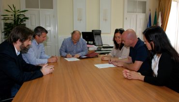 Assinatura de Carta Compromisso entro de apoio à Criança de Quarteira Mira (1)|Assinatura de Carta Compromisso com entrega de 50% verba ao Centro de apoio à Criança de Quarteira - C.M.Loule - Mira (1)