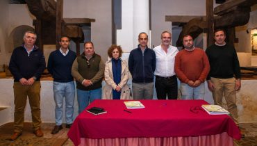 Assinatura protocolo CAMB e CMM no Lagar de Varas do Fojo