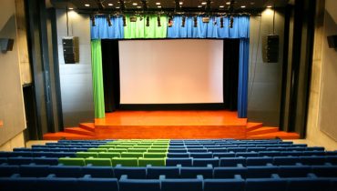 Auditório do Museu de Portimão|'Petaouchnok' vai estrear a programação deste ano|O ciclo continuará em fevereiro com o filme 'Eugénie Grandet'|Fachada nascente do Museu de Portimão