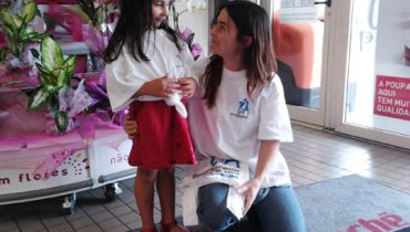 Banco alimentar_jovem voluntaria