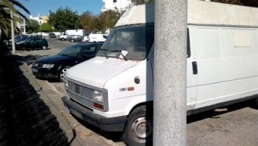 Carro Abandonado em Faro|Carro Abandonado em Faro