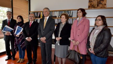 Cavaco Silva doa mais de cinco mil livros à biblioteca Muncipal de Loulé (3)|Cavaco Silva doa mais de cinco mil livros à biblioteca Muncipal de Loulé (2)