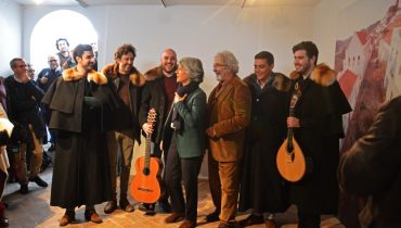 Cláudio Torres e Graça Fonseca com os Cantores do Alentejo|Rosinda Pimenta. vereadora da Cultura da Câmara de Mértola|Graça Fonseca e Cláudio Torres
