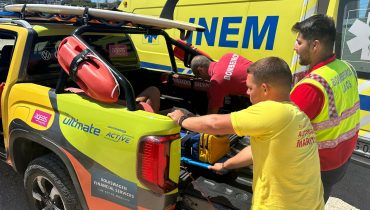 Elementos do Projeto “SeaWatch” auxiliam mulher junto à Meia Praia em Lagos