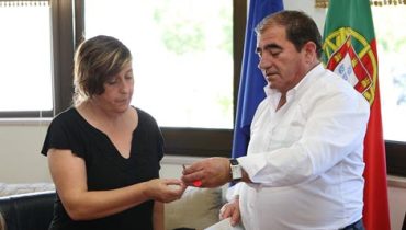 Entrega da chave das novas instalções a uma das associações