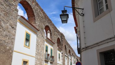 Evora aqueduct