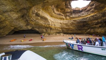 Gruta de Benagil_Depositphotos_284972812_L|Edital 019-2024 -Navegação em área marítima referente às grutas de Benagil-2