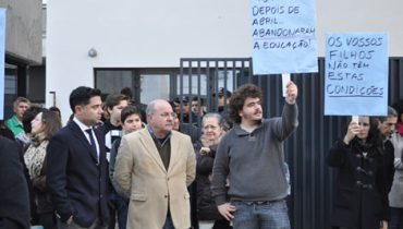 Manifestação Obras Escola Secundaria VRSA