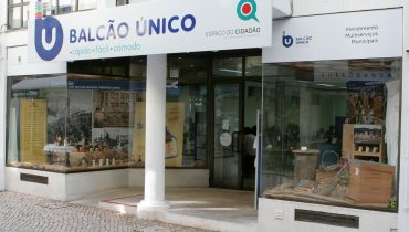 Montras Balcão Único|Montra Licor de Mel|Montra_ Cabeço da Eira