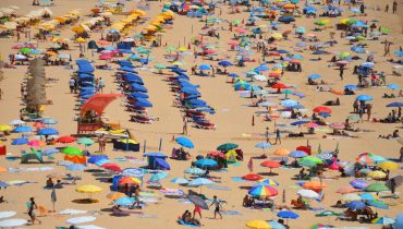 Praia da Rocha em Agosto_turistas_turismo_er (4)|Zambujeira do Mar-1|Turistas_turismo de natureza_costa de sagres_er_03