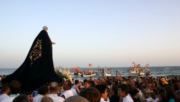 Procissão_Nossa Senhora das Dores_Monte Gordo|Festas temáticas_VRSA|Rosinha|Syro