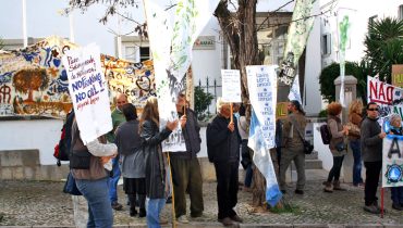 Protesto anti exploração Petróleo Algarve_7|Protesto anti exploração Petróleo Algarve_1|Protesto anti exploração Petróleo Algarve_2|Protesto anti exploração Petróleo Algarve_3|Protesto anti exploração Petróleo Algarve_4|Protesto anti exploração Petróleo Algarve_5|Protesto anti exploração Petróleo Algarve_6|Protesto anti exploração Petróleo Algarve_8|Reunião AMAL ENMC