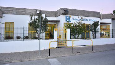 Repavimentação e colocação de da Sala polivalente do Centro de Apoio a criança de Quarteira - C.M.Loule - Mira (1)