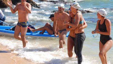 Travessia chegada a Carvoeiro|Travessia a nado|Travessia a nado|Lá vêm eles