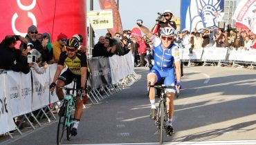 Daniel Martin a cortar a meta na Fóia - Foto Nelson Inácio