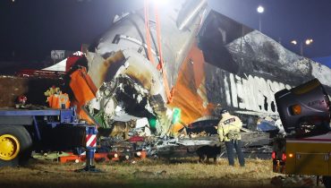 Dozens of casualties reported after passenger aircraft crashes at Muan airport |Thousands of travelers expected to pass through Geneva airport for end-of-year getaway|Thousands of travelers expected to pass through Geneva airport for end-of-year getaway|I Liga: Farense vs Vitória de Guimarães|I Liga: Farense vs Vitória de Guimarães|I Liga: Farense vs Vitória de Guimarães|Dozens of immigrants rescued at sea off Canary Islands|Pope Francis' Angelus prayer in Vatican