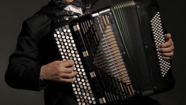 acodeao_Depositphotos_13710192_XL|Playing the accordion