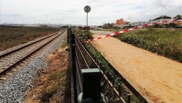 atropelamento comboio meia praia|Foto atropelamento ferroviário Lagos