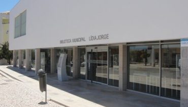 biblioteca municipal lidia jorge albufeira|CAPA LIVRO APEO ADIVINHAS Reduzido
