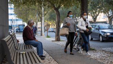 covid_pandemia_virus_pessoas_mascaras_portimao_fc-3