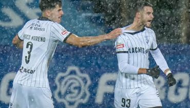 Jogo do Farense à chuva