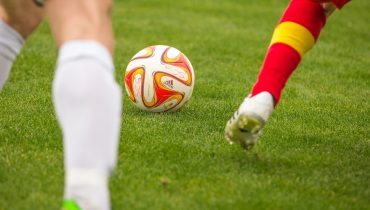 Futebol_Bola_Campo_Chuteiras_Disputa