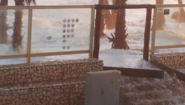 Ondas a varrer o NoSolo Café|Marina de Portimão|temporal