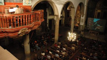 Órgão da Sé de Faro|Organeiro Dinarte Machado a afinar o Órgão Histórico da Sé