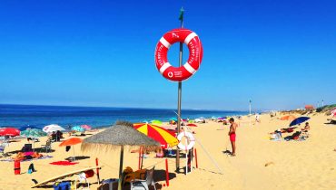 praia de faro com bandeira verde_01|praia de faro com bandeira verde_02|praia de faro com bandeira azul