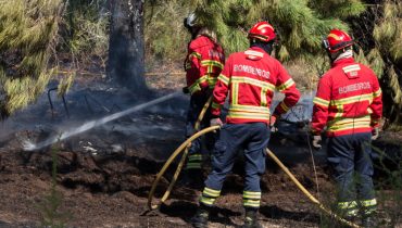 rescaldo_incendio_sapadores_de_faro_bombeiros_helicoptro_fl-18