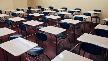 sala-aula-escola-escolas-mesas-cadeiras-aulas